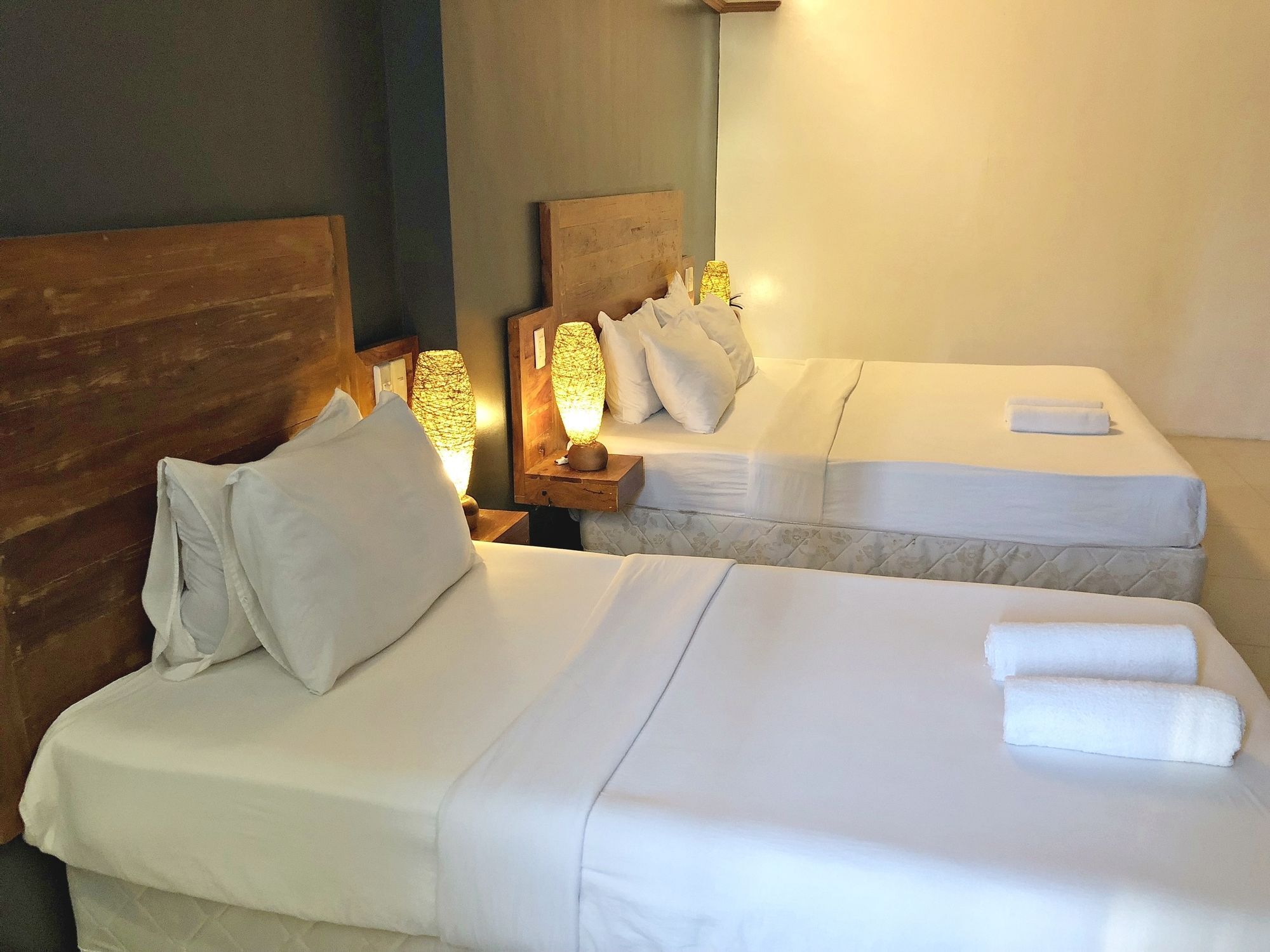 טגאיטאי Daj Suites Boutique Hotel מראה חיצוני תמונה