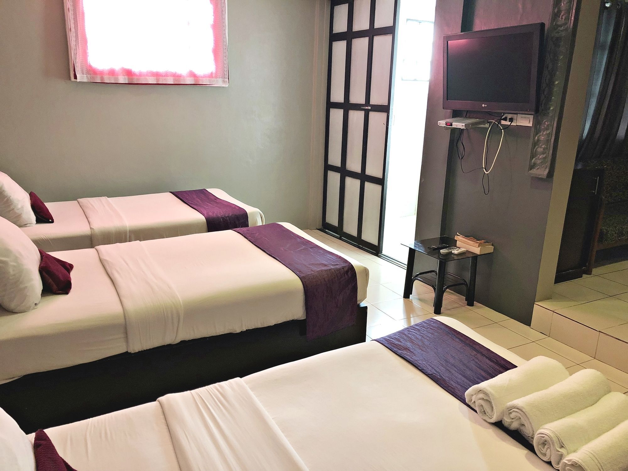 טגאיטאי Daj Suites Boutique Hotel מראה חיצוני תמונה