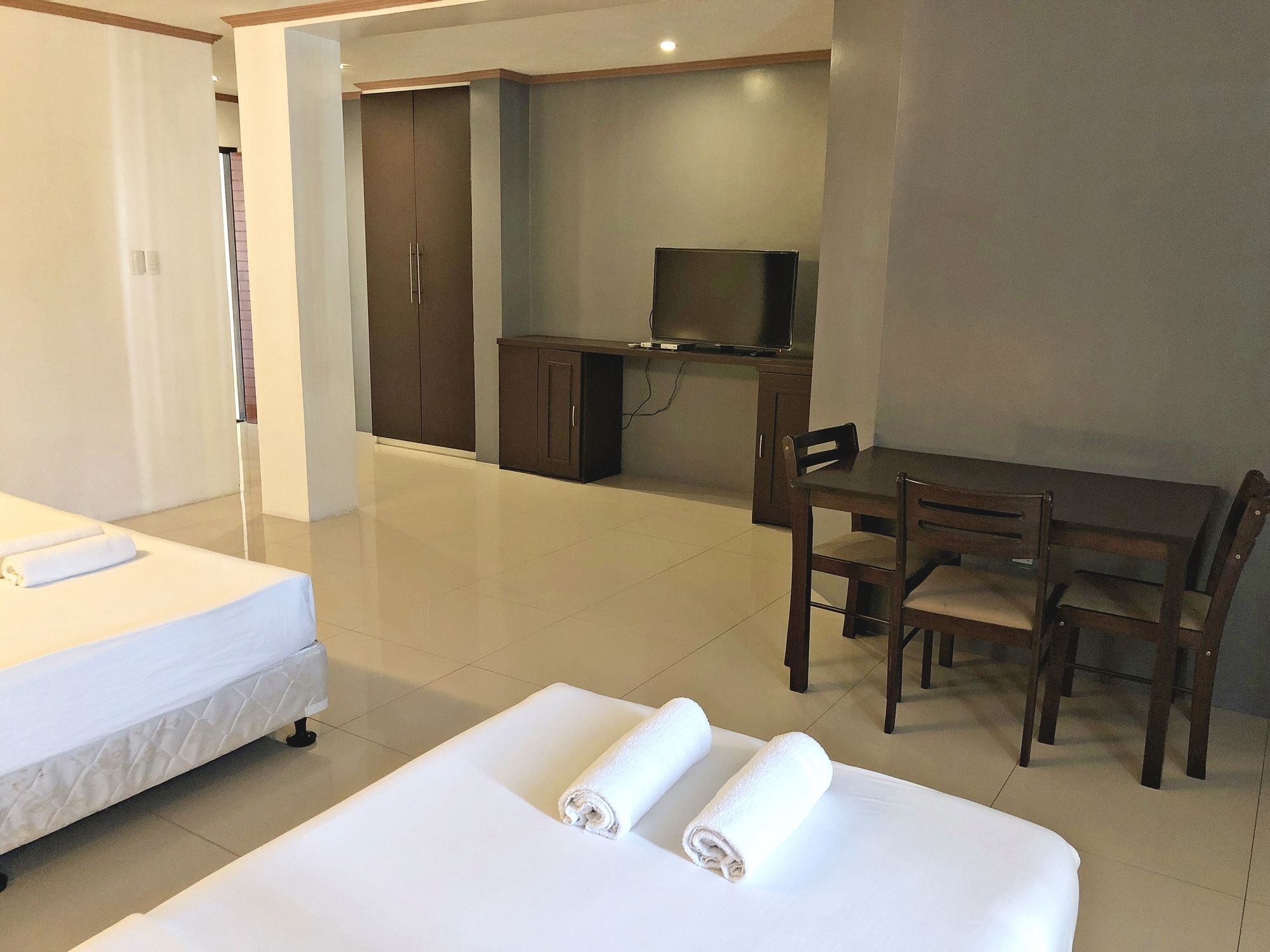 טגאיטאי Daj Suites Boutique Hotel מראה חיצוני תמונה