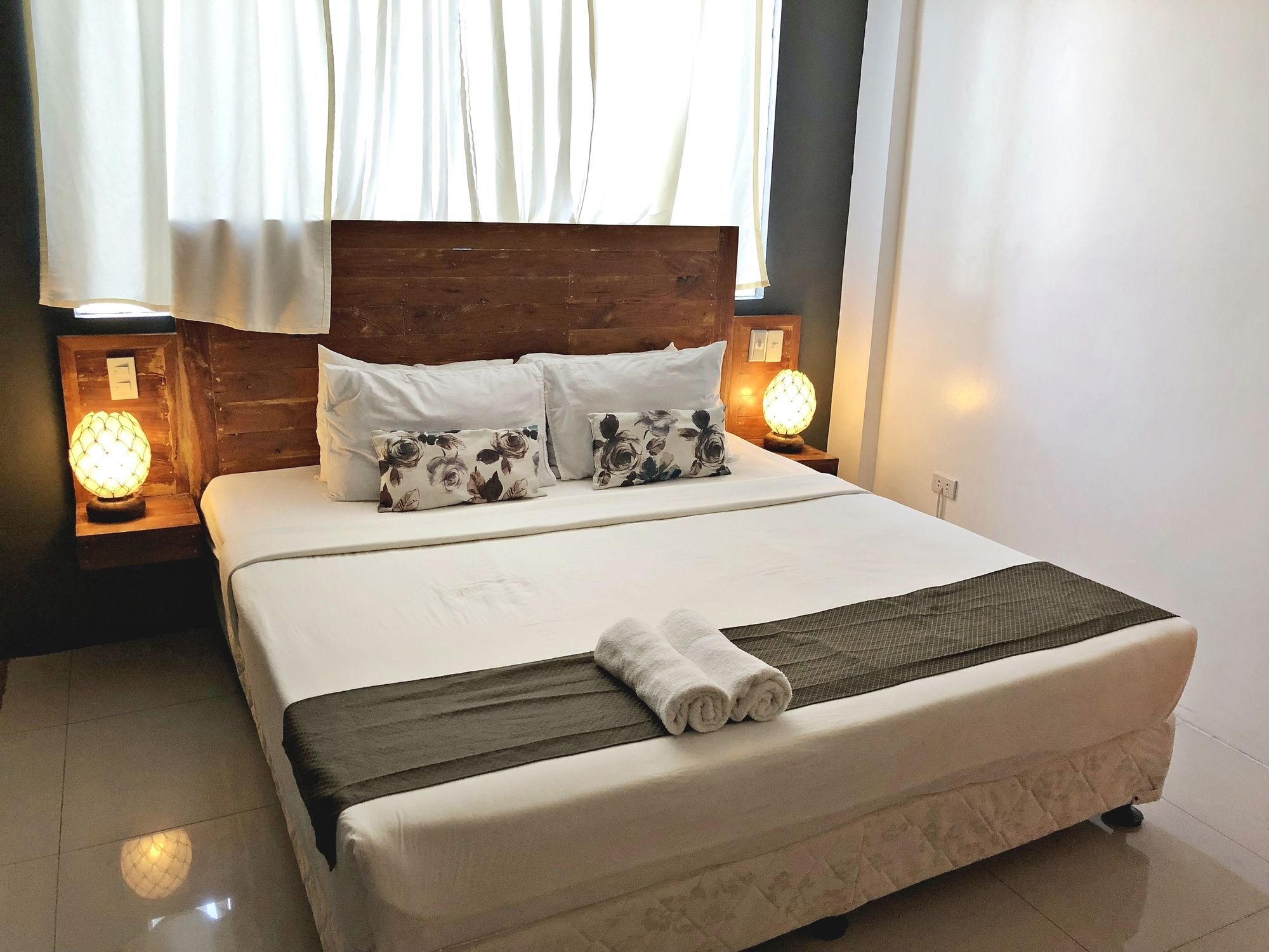 טגאיטאי Daj Suites Boutique Hotel מראה חיצוני תמונה