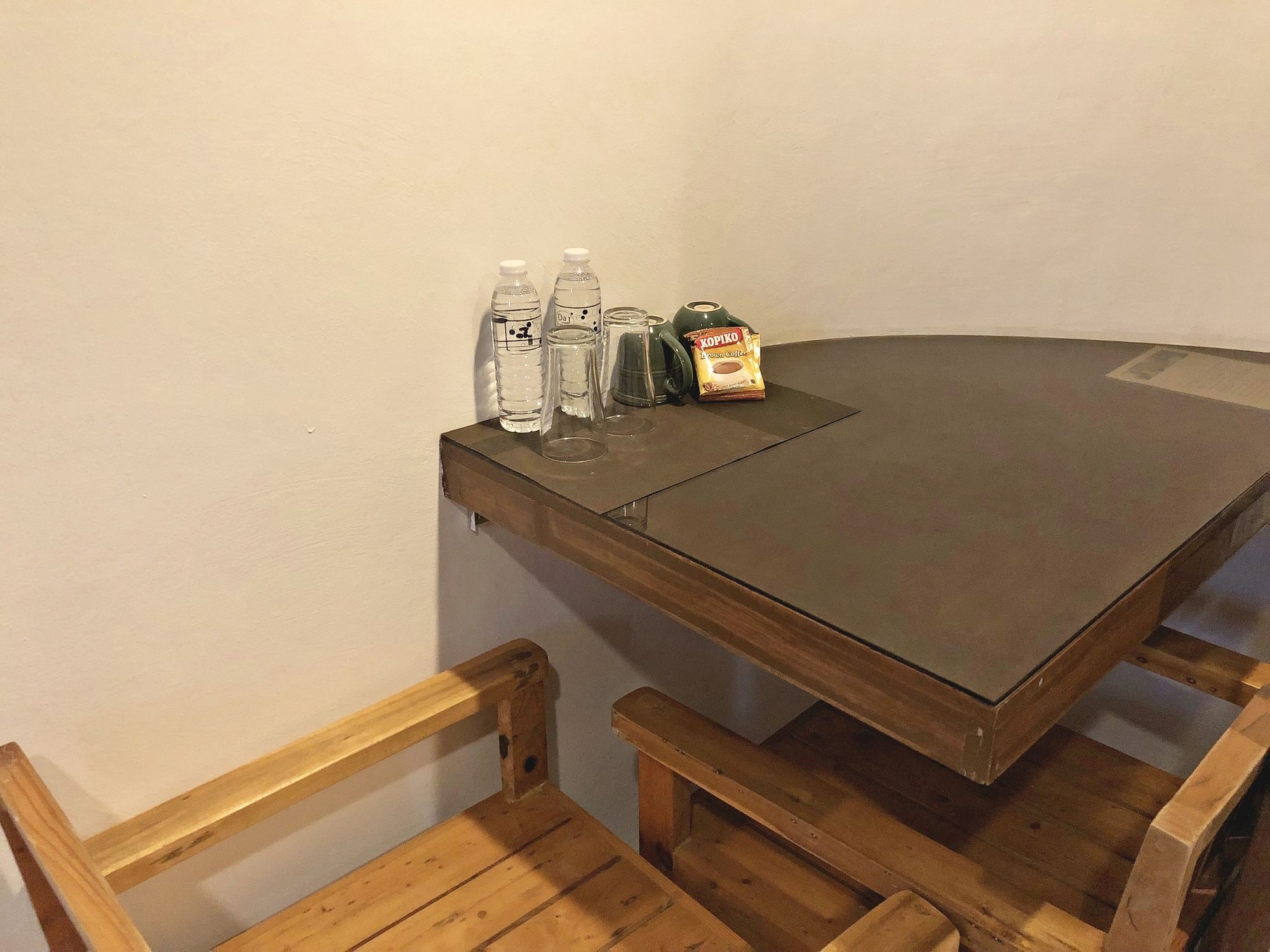 טגאיטאי Daj Suites Boutique Hotel מראה חיצוני תמונה