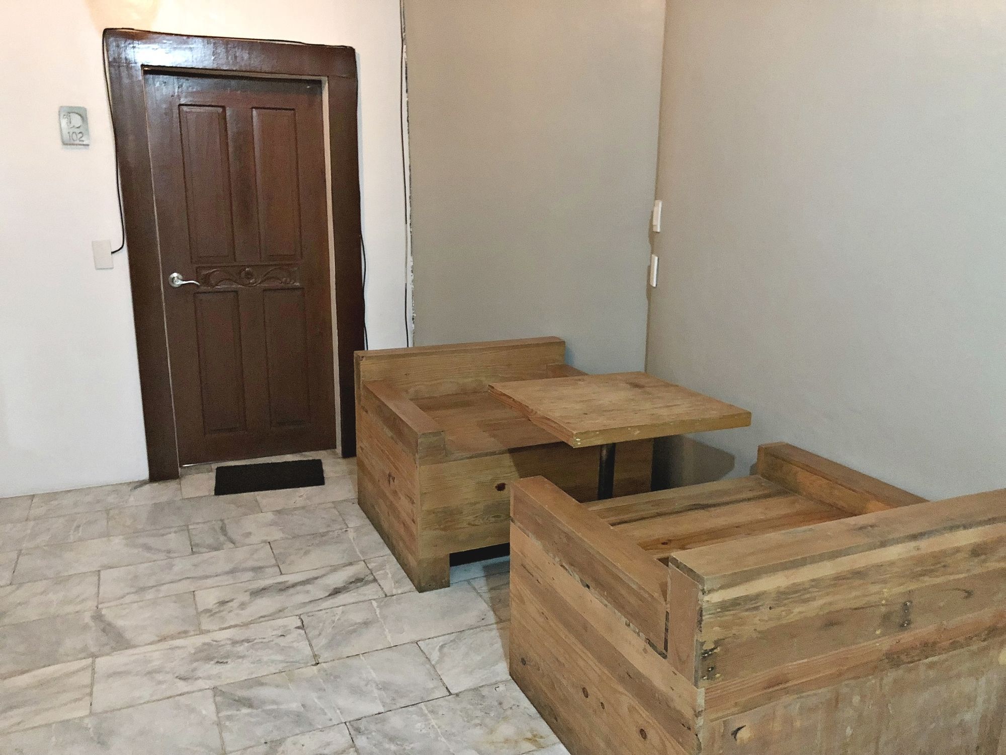 טגאיטאי Daj Suites Boutique Hotel מראה חיצוני תמונה