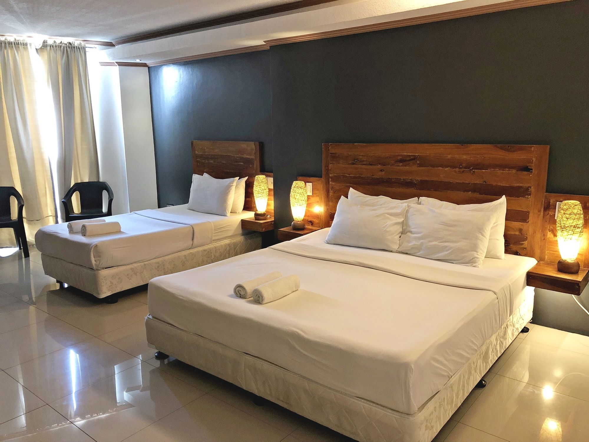 טגאיטאי Daj Suites Boutique Hotel מראה חיצוני תמונה