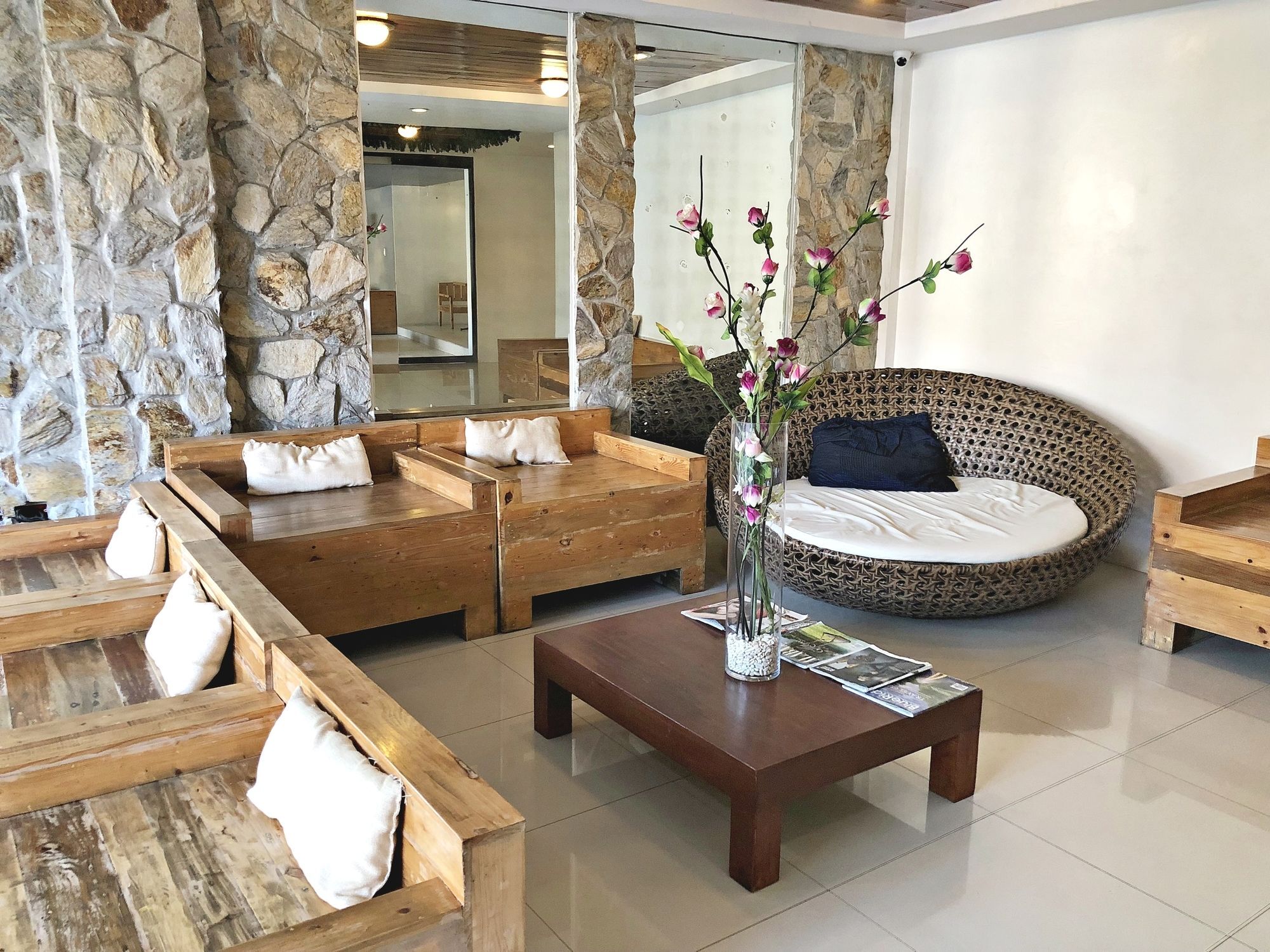 טגאיטאי Daj Suites Boutique Hotel מראה חיצוני תמונה