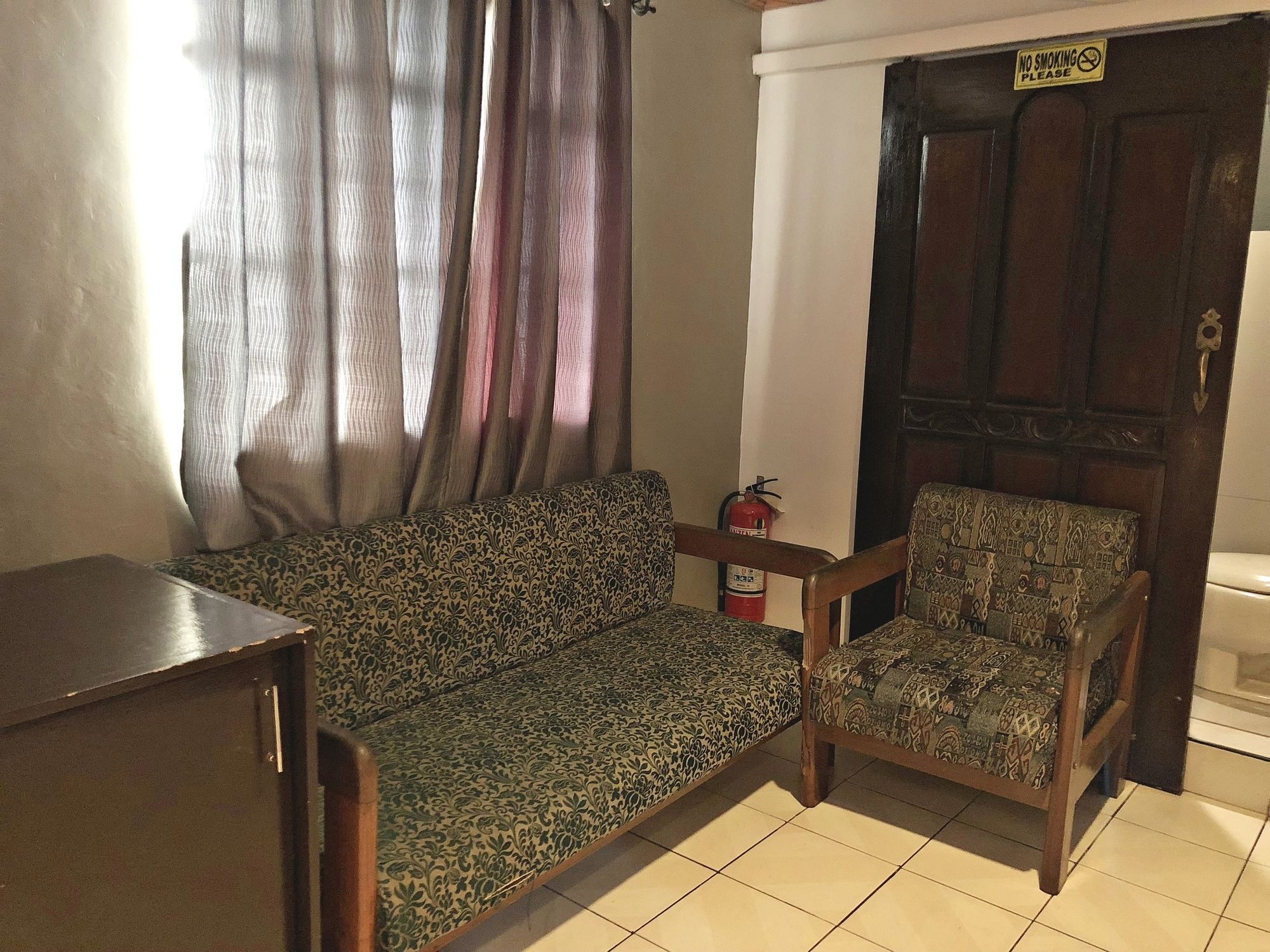 טגאיטאי Daj Suites Boutique Hotel מראה חיצוני תמונה